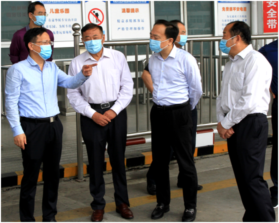 省交通運(yùn)輸廳黨組書記、廳長章義來到集團(tuán)公司阜陽長途汽車中心站檢查安全生產(chǎn)工作